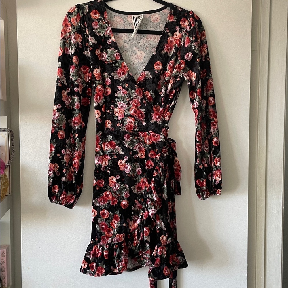 Free People|Romantic Black Rose Print Crushed Velvet Wrap Dress|Small|EUC